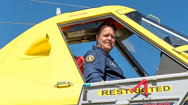 Johan Sjöstrand, en av de piloter som deltog i insatsen i måndags när de mindre skopande flygplanen aktiverades för första gången. Foto: Saab