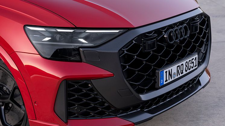 Audi RS Q8 performance (Chilirød metallak)