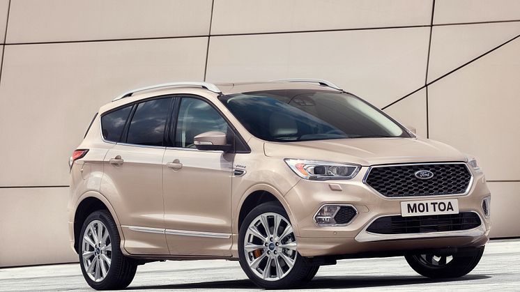 2016FordKuga_Vignale_03