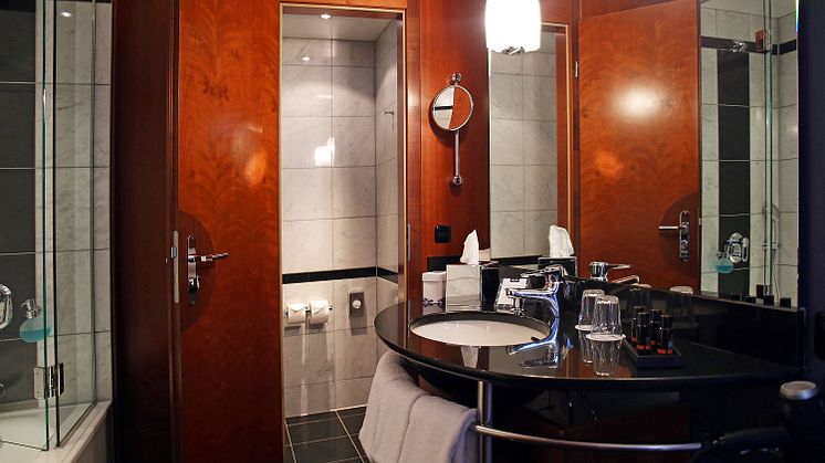 Bad, Juniorsuite im Seaside Park Hotel Leipzig