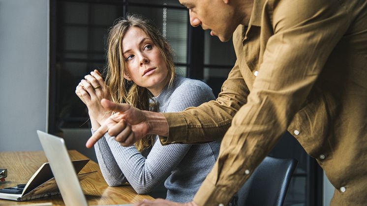 Den psykiska ohälsan på jobbet är vanligare bland yngre anställda – såväl bland kvinnor som män. 
