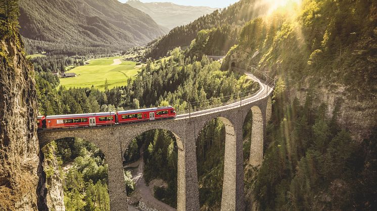Alpine Circle-Landwasserviadukt-RhaetischeBahn© Rob Lewis Photography
