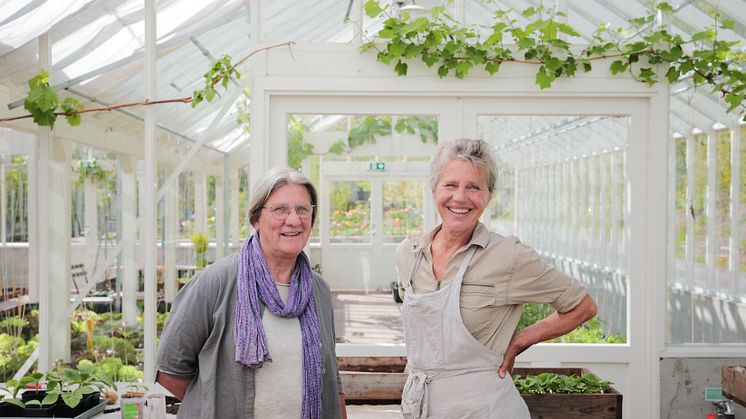 Linda Jolly (t.v.) og Marianne Leisner (t.h.) vant i kveld hedersprisen Årets Meitemark. Foto: Eva Birgitte Hollander