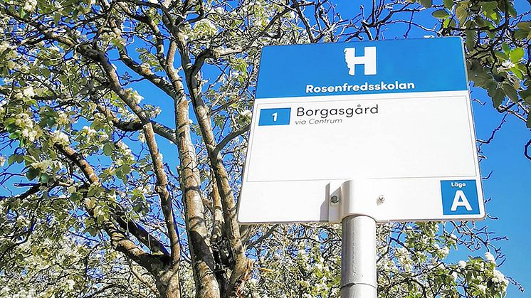 Nya hållplatsskyltar i hela länet. 