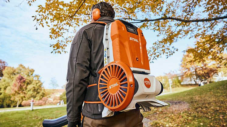 Med en blåsekraft på 25 newton er nye BGA 300 en toppmodell, og den første ryggbårne blåseren i STIHL batteridrevne serie.