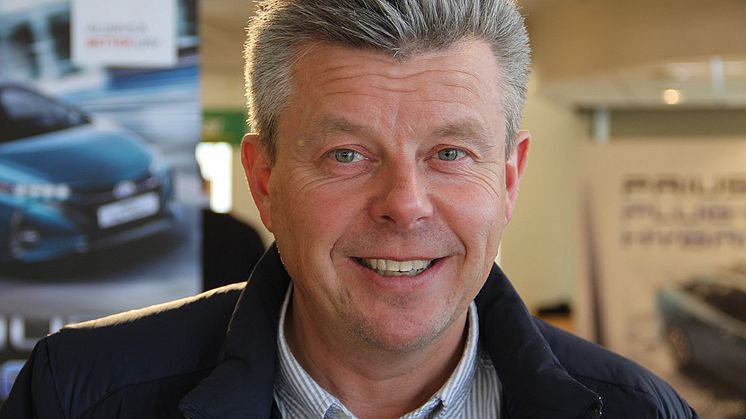 Regionleder Steinar Vesterdal håper å bidra til å styrke rekrutteringen i bilskadefaget.
