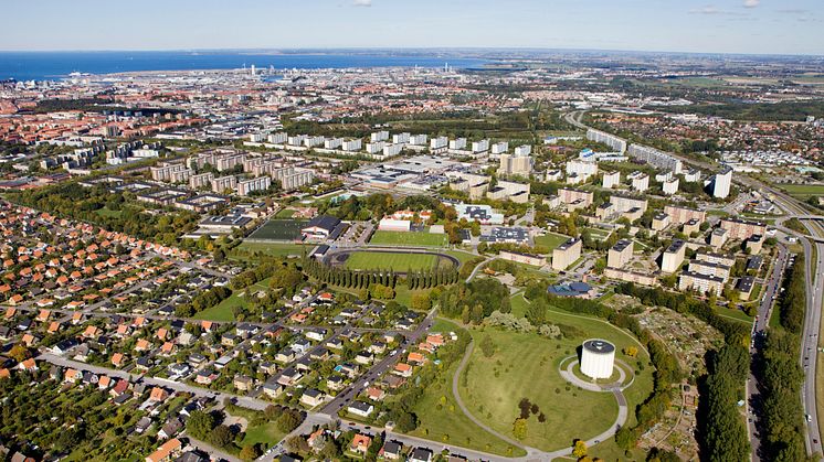 Vy över området Botildenborg med vattentornet, på östra Rosengårdsfältet i Malmö. Foto: Bojana Lukac, Malmö stad