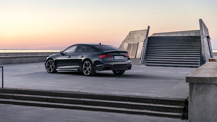 Audi RS 5 Sportback med competition plus pakke (Sebringsort krystaleffekt)
