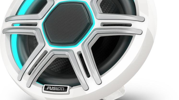 FusionApolloSpeakers_6.5inch_SportsWhite_FrontLeft_Cyan.png