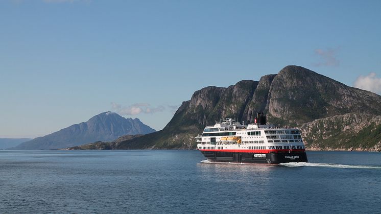 Fra 2023 skal MS Trollfjord seile Hurtigruten Norges nye ruter Svalbardkespressen og Nordkappekspressen. Foto: Leon Beesmer / Hurtigruten Norge