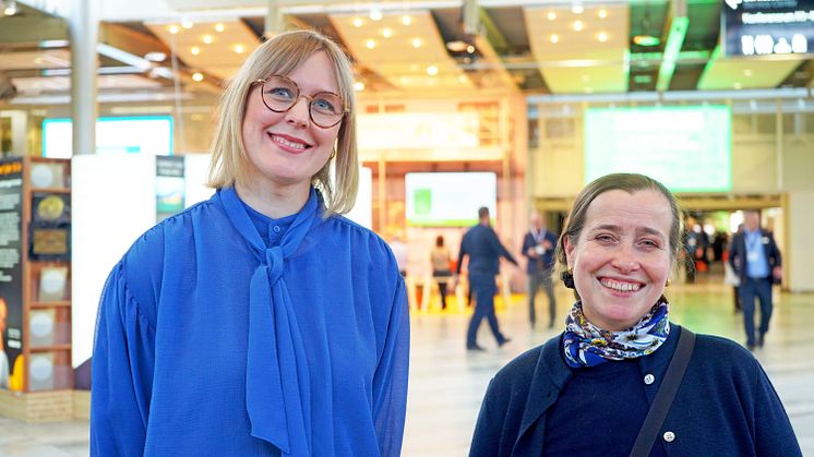Johanna Brolin från Svensk Byggtjänst och Heini-Marja Suvilehto från Upphandlingsmyndigheten förklarade klimatnyttan med AMA Funktion på Nordbygg 2022.