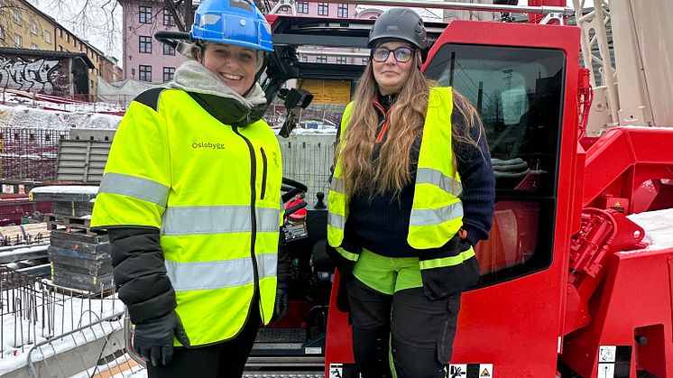 IMG_0667 Byråd foran kranen med kranfører