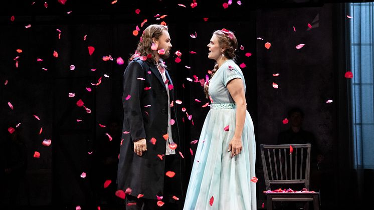 Folkoperans Don Carlos visas i SVT på juldagen och nyårsafton. På bilden: Kjetil Stoa som Don Carlos och Elisabeth Meyer som Elizabeth.