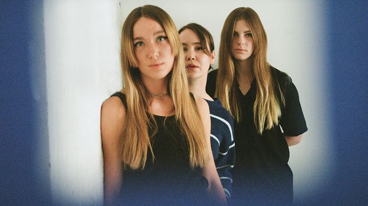 Stockholms-trion VERO har under några få år väckt uppmärksamhet med sin 90-tals influerade alt-pop.