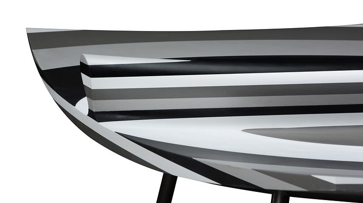 “10 LAYERS” är ett skulpturerat pingisbord utav Silestone®.