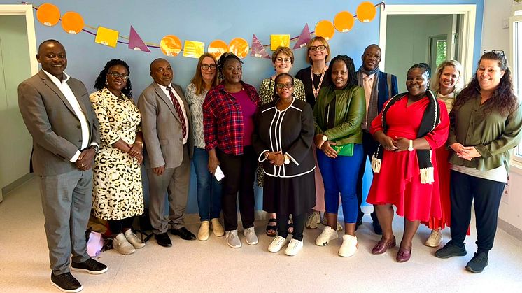 Delegasjonen fra Ministry of Gender, Labour and Social Development i Uganda fikk høre om hvordan man jobber med å fremme inkludering og sosial utjevning gjennom barnehagene i Bydel Stovner. (Foto: Eyvind J. Schumacher, Oslo Kommune)