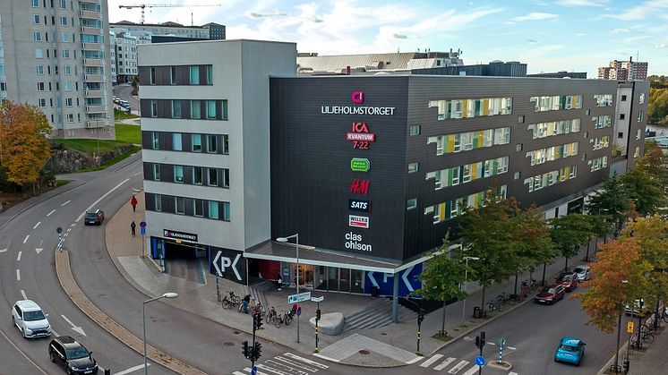 Liljeholmstorget Galleria som har ett nittiotal butiker skyddas av fem SecuriFire brandlarmcentraler.