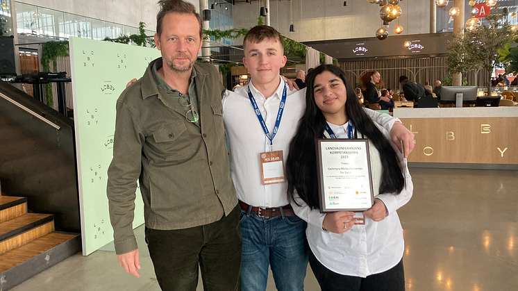 Stolte prismottakere: Andreas Viestad, William Wiland og Hadia Mirza 