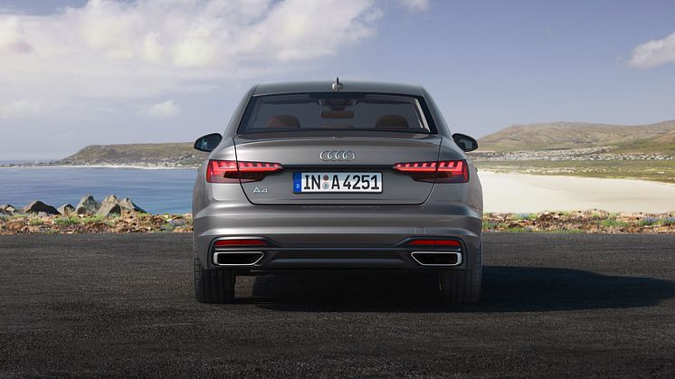 Audi A4 Limousine (terragrå)