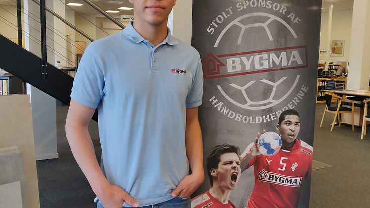 Sigurd Bonde Neumann, der er salgstrainee i Bygma Kolding, har netop aflagt fagprøve om Svanemærket Byggeri 