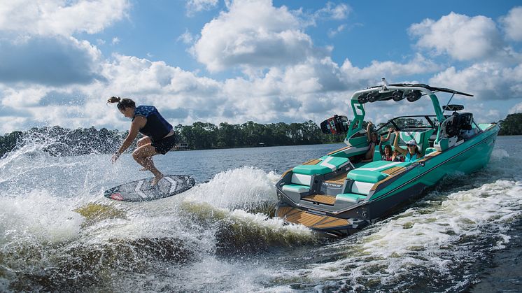 Hi-res image - YANMAR - YANMAR's innovative package based on the YANMAR 8LV370 marine diesel engine is available on the Super Air Nautique G25