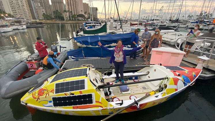 Hi-res image - Lia Ditton arrives at Waikiki Yacht Club, Hawaii