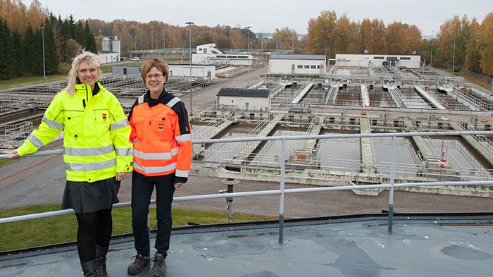 Reningsverket i Örebro. Fr. v. Helena Hasselquist, miljöingenjör och Lisa Osterman, enhetschef Reningsverket.