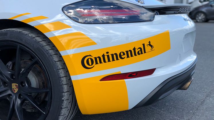 Cayman med Continental-dekk