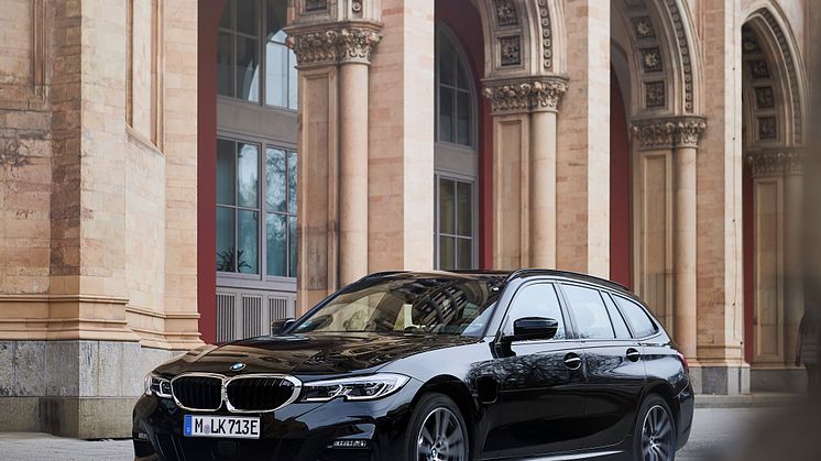 BMW 330e xDrive Touring