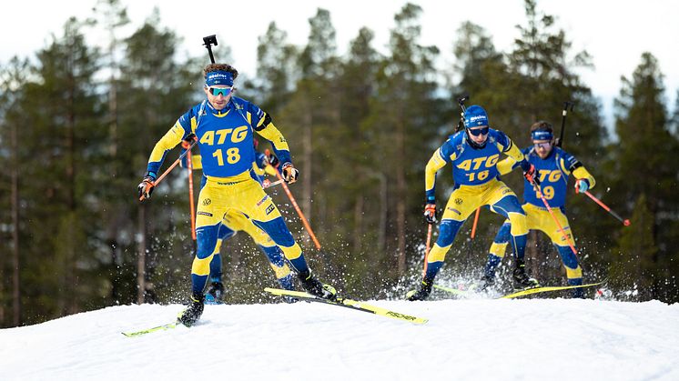Följ med bakom kulisserna hos skidskyttelandslaget