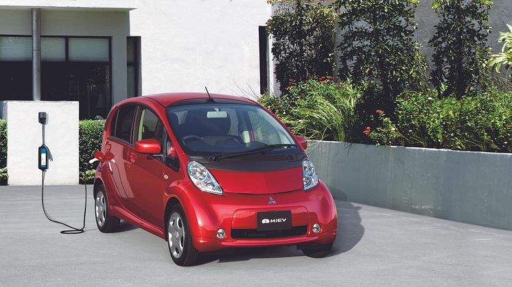 Mitsubishi Motors markerer 10-års jubileum med elbil-pioneren i-MiEV