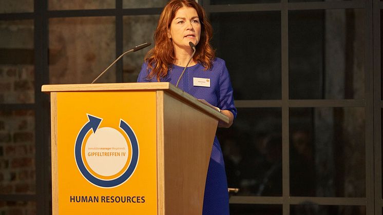 Izabela Danner, Head of Human Resources Germany bei JLL, sorgte für staunende Gesichter. 