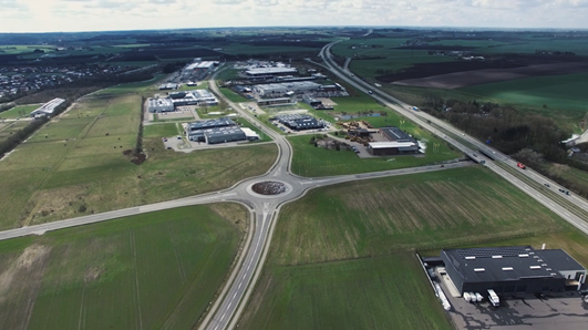 Området mellem Støvring og motorvejen, er blot et blandt flere områder i Rebild Kommune med attraktive erhvervsgrunde. Også i Bælum, Haverslev, Nørager, Ravnkilde, Skørping, Terndrup og Øster Hornum er der gode grunde til salg.