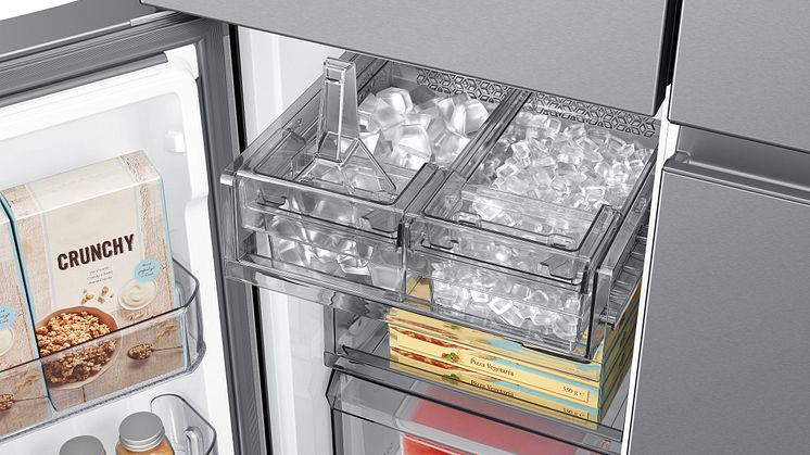 AI_Family_hub_RF65DG9H0ESREU_008_Freezer Ice IceScoop_Silver