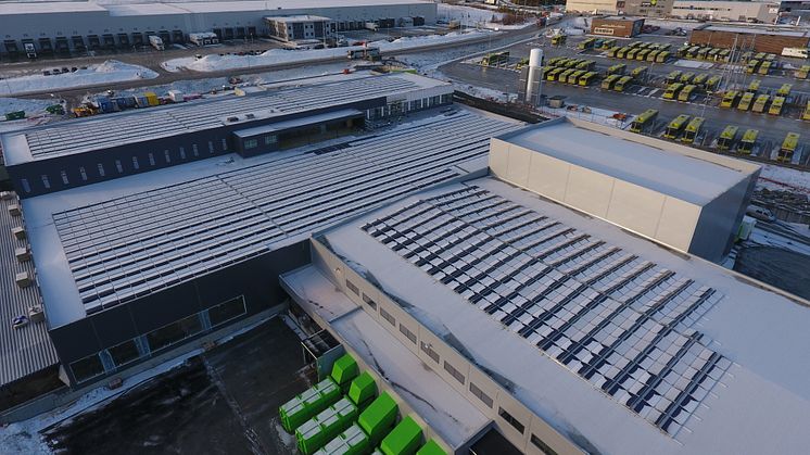 Moderne miljøteknologi på taket til Logistikksenter Trondheim.
