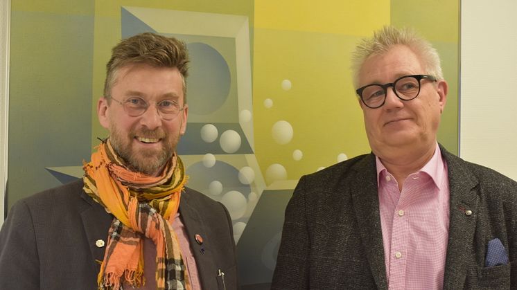 Ett samtal i Åmål med från vänster: Tösse skolas rektor, Urban Jansson och verksamhetschef för grundskolan, Kent Jönsson.