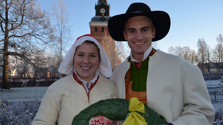 Kransmasen Victor och kranskullan Viktoria tar emot segrarna i TjejVasan och Vasaloppet 2015!