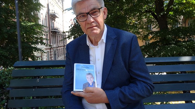 Peter Örn med sin nya bok Prostatacancer - en bok om hopp