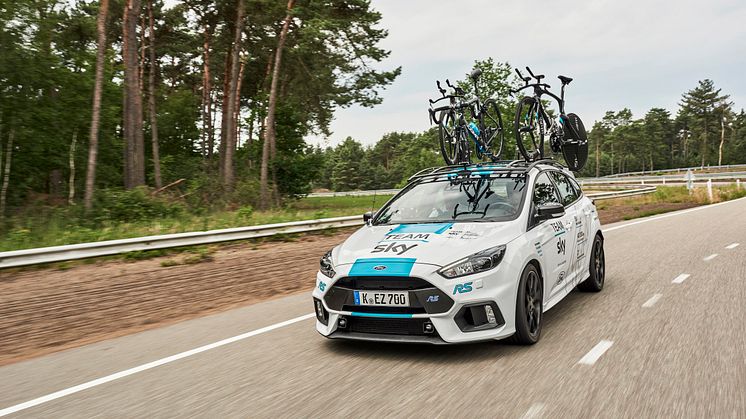 Ford_2017_FOCUS_RS_TeamSky_12