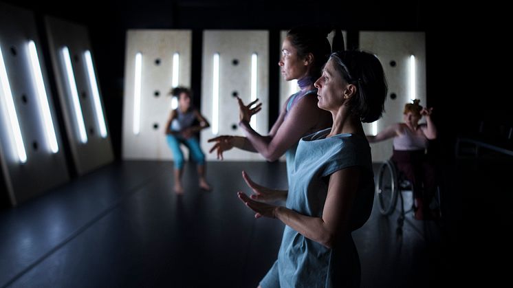 Dansare; Jannine Rivel, Emilia Wärff, Stine Marcinkowski, Nasreen Aljanabi Larsson. Fotograf José Figueroa