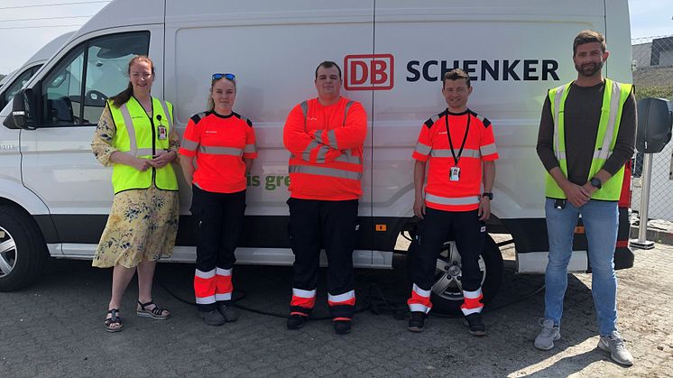 Stolte Schenkeransatte som nå bidrar godt til redusert utslipp. f.v. Hege Eide, Silje Sande, Pawel Jebrzyki, Håvad Svihus, og Frode Svendsen