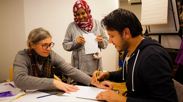 Bild från tidigare projekt med Studiefrämjandet tillsammans med volontärer.