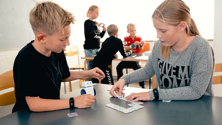 Varje pusselbit innehåller en specifik kod med ett kommando.