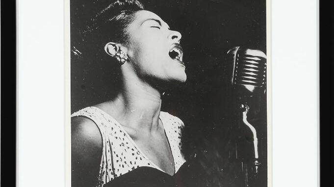 Originalt s:h pressefotografi af den amerikanske jazzsangerinde Billie Holiday. Vurdering- 3.000 kr.
