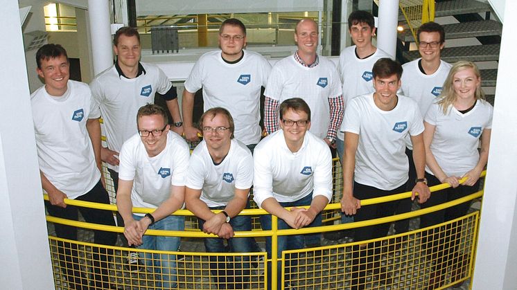 Startupbolaget Comnovo grundades av Dr. Andreas Lewandowski (till vänster), Dominik Gerstel (främre raden, andra från vänster) och Volker Köster (bakre raden, tredje från höger) som en del av ett forskningsprojekt.