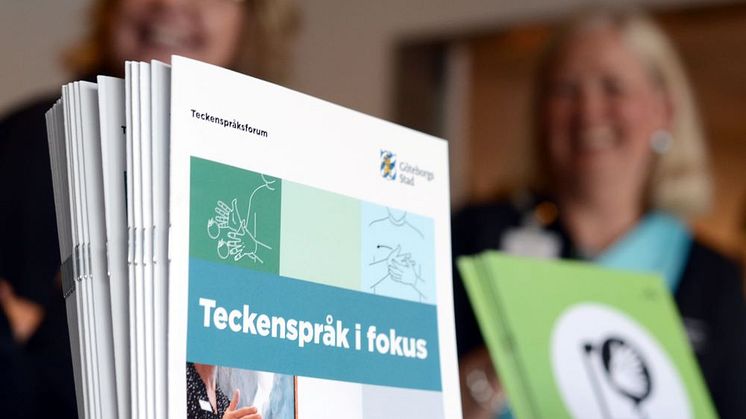 "Teckenspråk i fokus" är en årligt återkommande kunskapsdag. 2023 hålls den på Röhsska muséet den 11 maj.