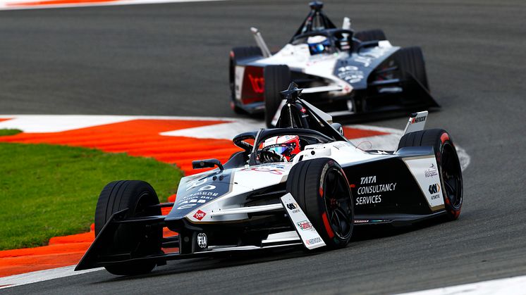 J_TCS_Racing_S9_Valencia_Jaguar_I-TYPE_6_161222_007