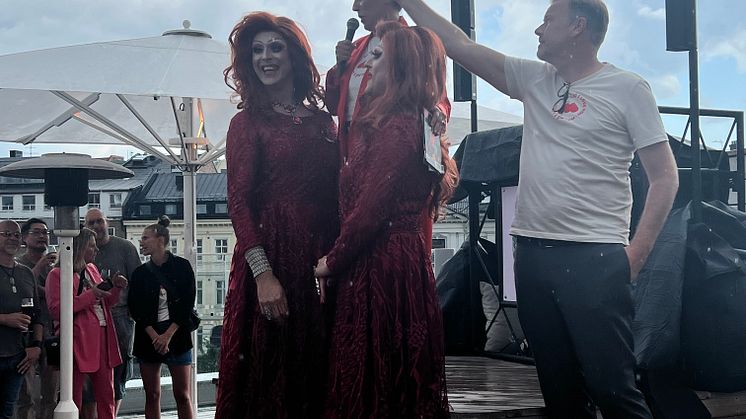 Drag-queen-story-hour-lämnade-over-priset-till-matkärringarna