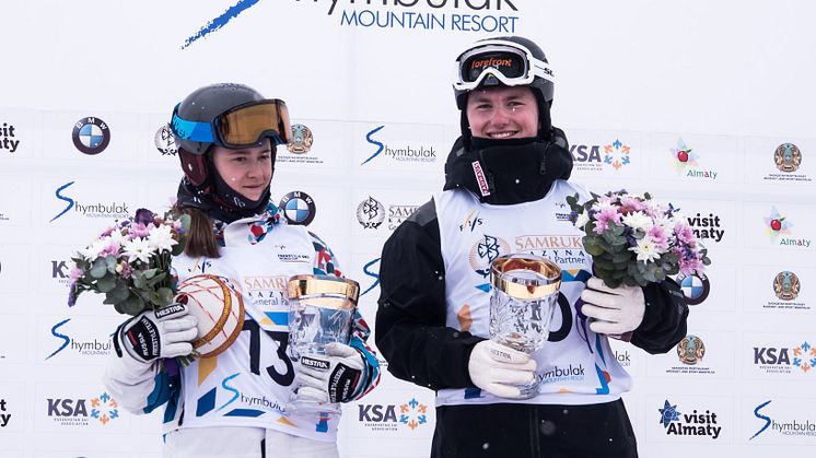 Oskar utsedd till Rookie of the Year tillsammans med Anastasiia Smirnova från Ryssland. Foto: Mateusz Kielpinski FIS