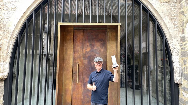 Jörg Otto aus Halle/Saale hat mit seiner Metallwerkstatt Otto den Besuchereingang des Naumburger Doms neu gestaltet